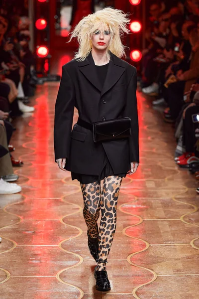 Look 10